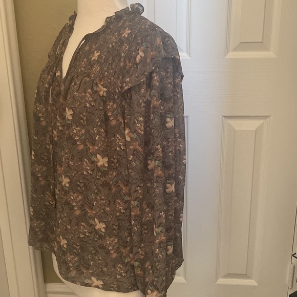 Beautiful Chiffon Top - Picture 2 of 11